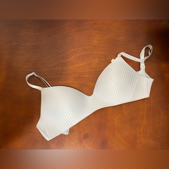 Victoria's Secret T-Shirt Lightly Lined Wireless Bra - Picture 4 of 4